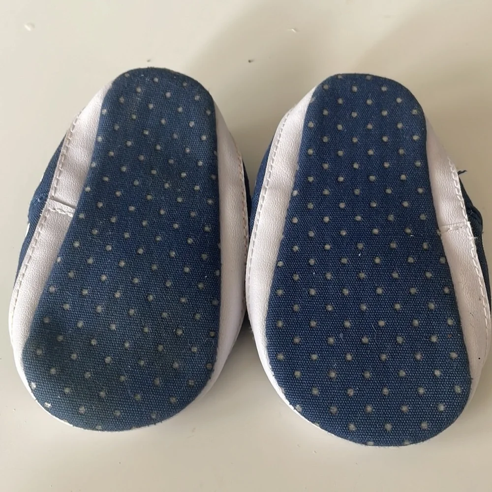 Carter’s Baby Canvas Sneakers Sz 3 EUC